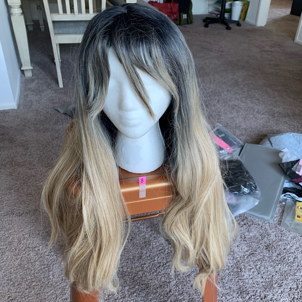 lace front wig in style "Bella"